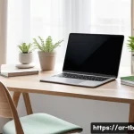 집중력 향상을 위한 비즈니스 코칭 - A modern, serene Arabic professional workspace designed for enhanced concentration: a tidy wooden de...